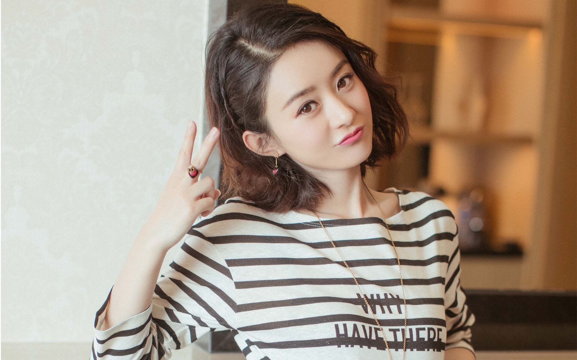 钢铁防线撞上金色钥匙,加维一人撬动拜仁对乌克兰的窒息锁链