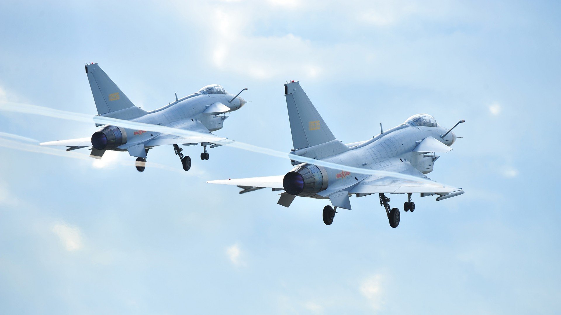 赛场双城记,曼城热刺鏖战,浙江火力倾泻新疆