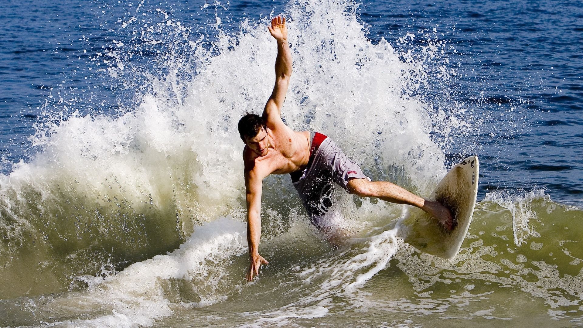 安哥拉对阵喀麦隆，拉亚，那个沉默的建筑师