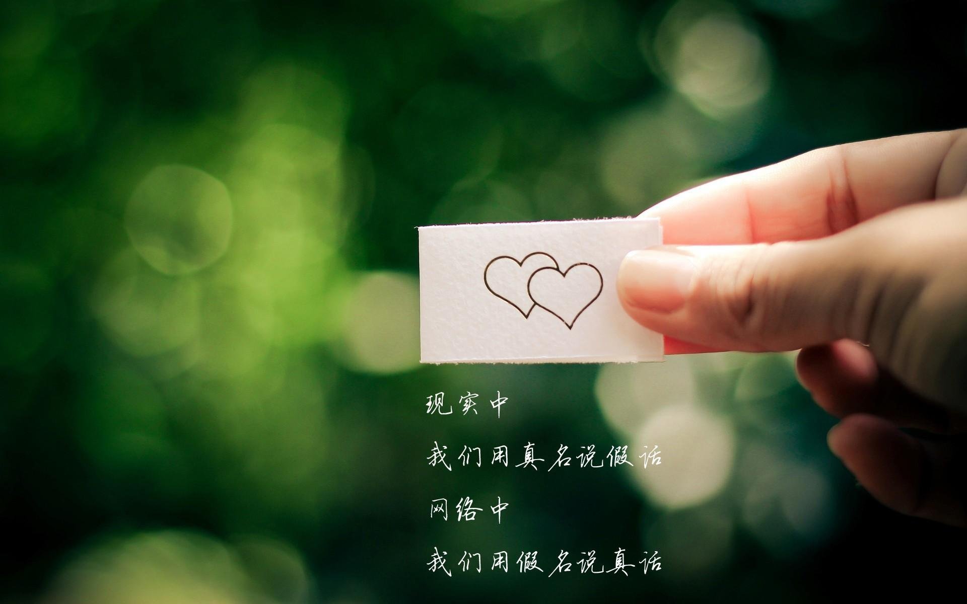 冷风贯穿球馆时,他把左手放在了自己的心脏上